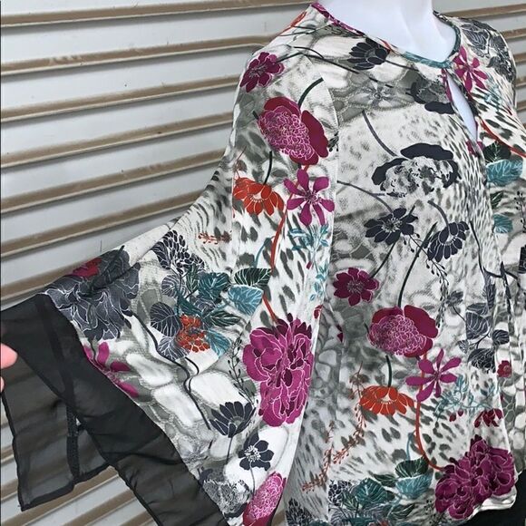 šļøEnnieā&āMarlisātopĀ sizeāsmall,āfauxāwrap. - Picture 4 of 8